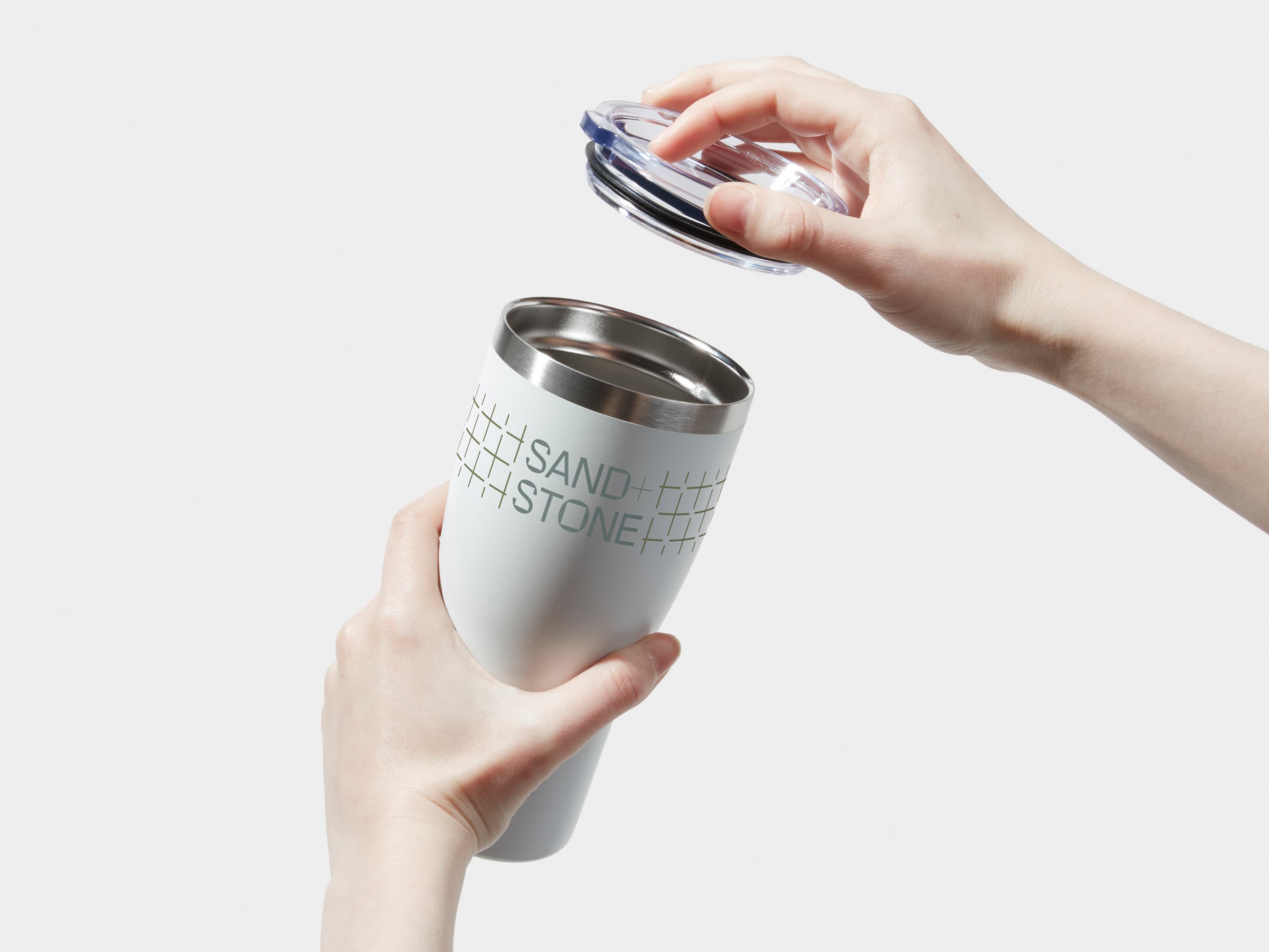 Two hands taking off the lid of a Insulated Tumbler in Cloudy Grey with 360 wrap printing customisation