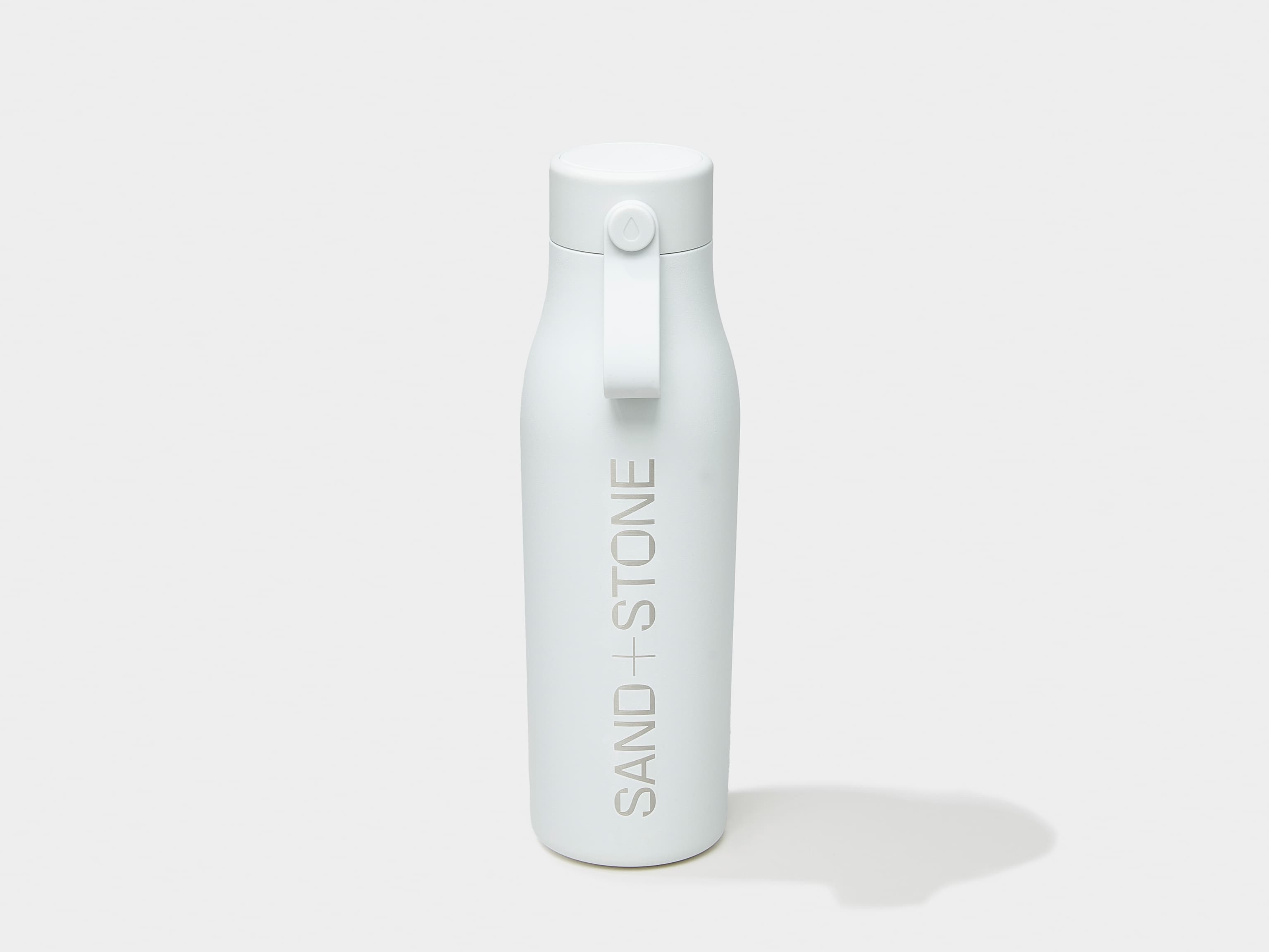 A cloudy grey MOO water bottle with engraving customization.