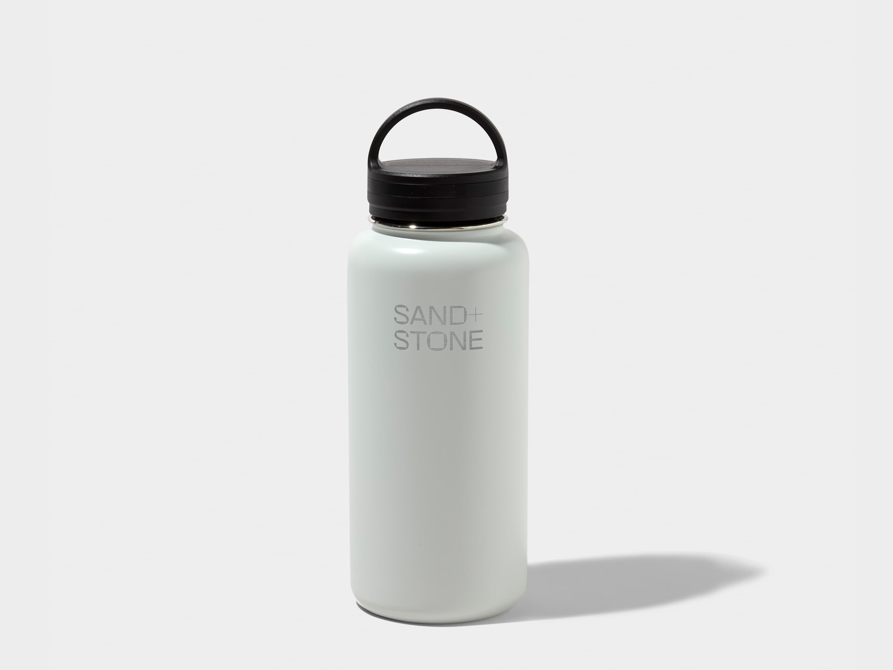 A large water bottle in cloudy grey with engraving customisation.