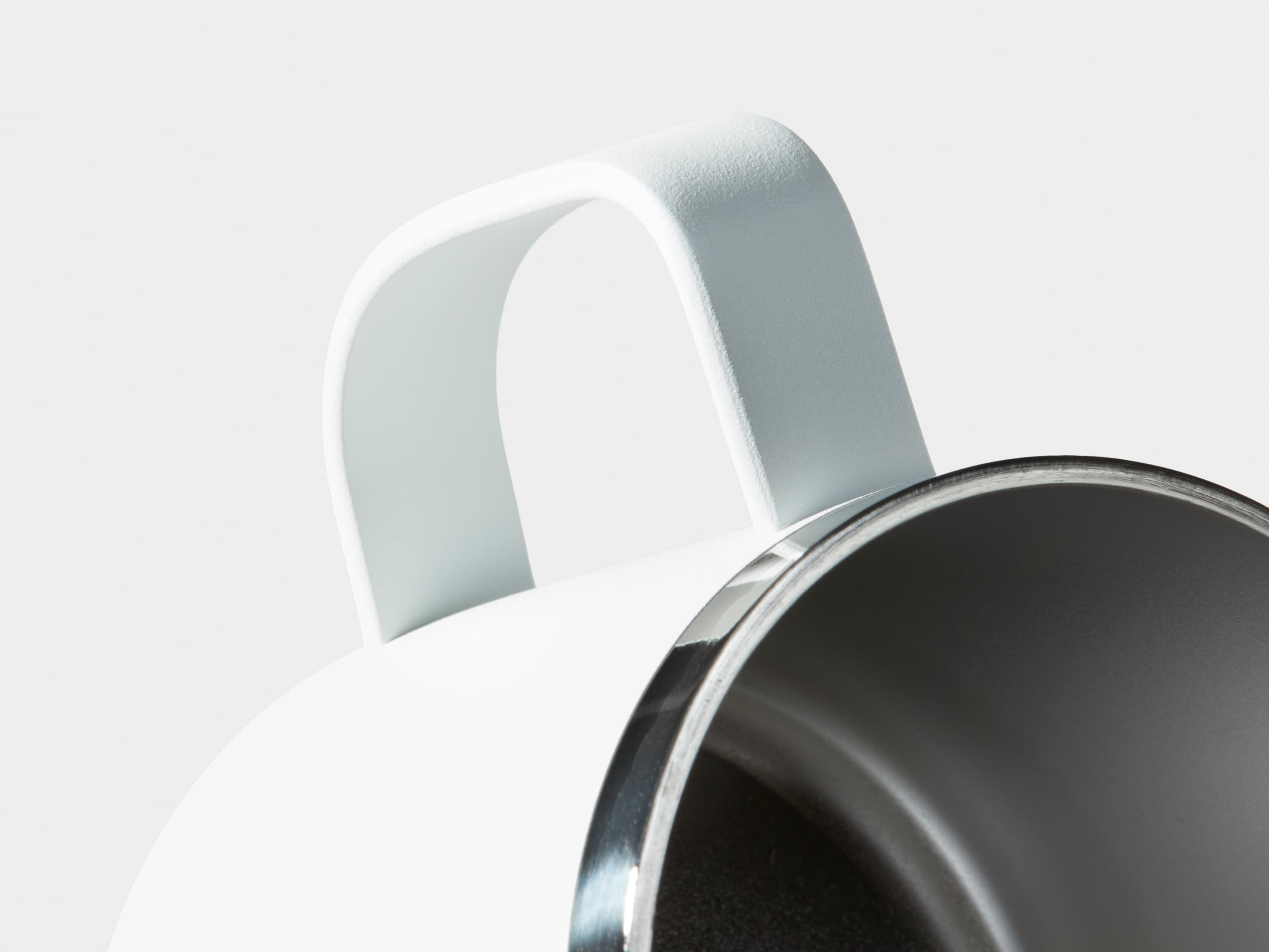 A detail image of the cloudy grey insulated mug handle.