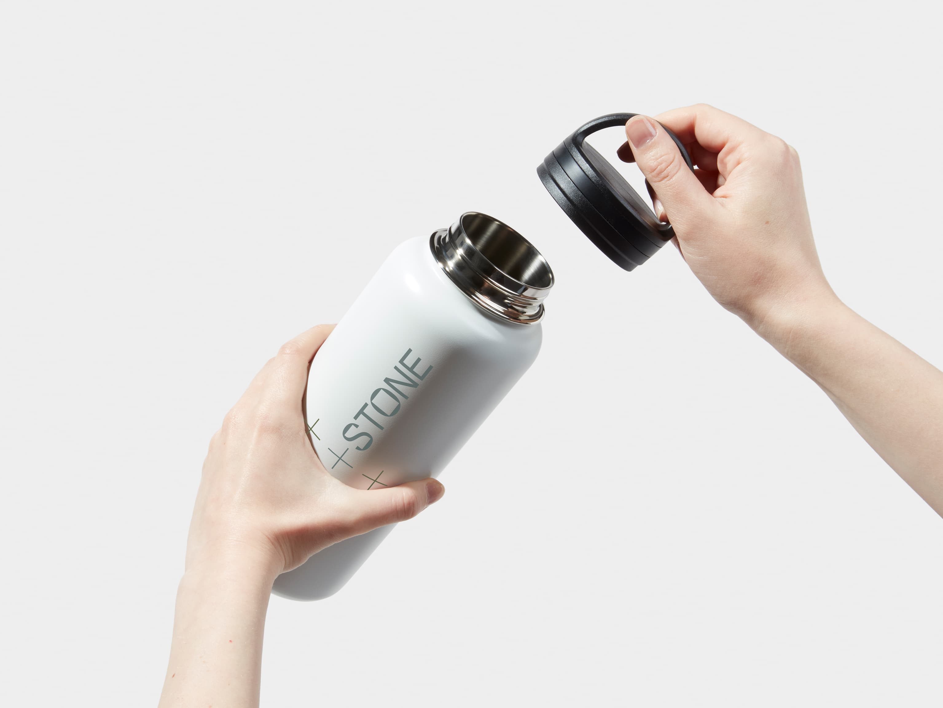 Two hands taking off the lid of a Large Insulated Water Bottle in Cloudy Grey with 360 wrap printing customisation