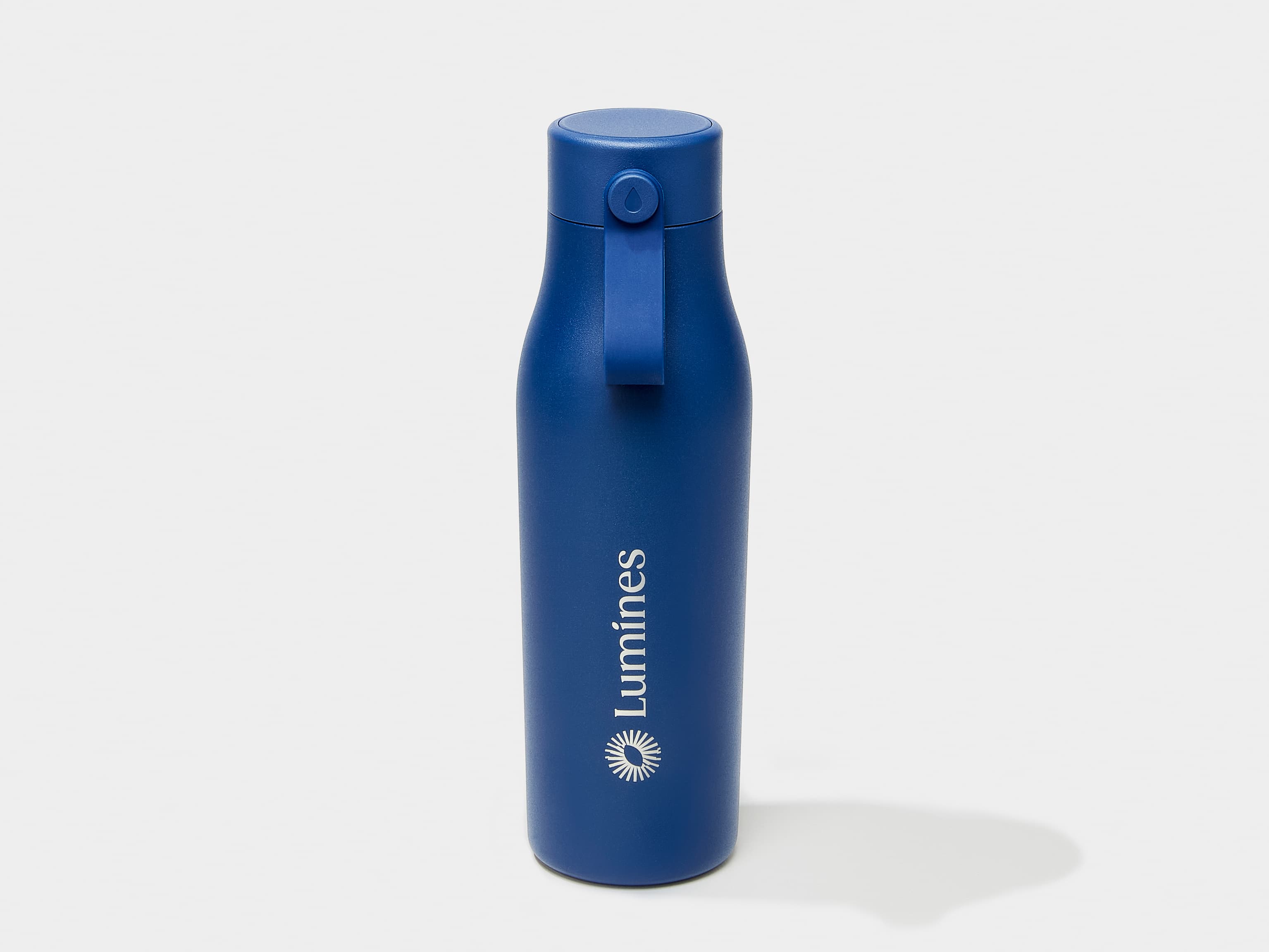 A midnight blue MOO water bottle with engraving customization.