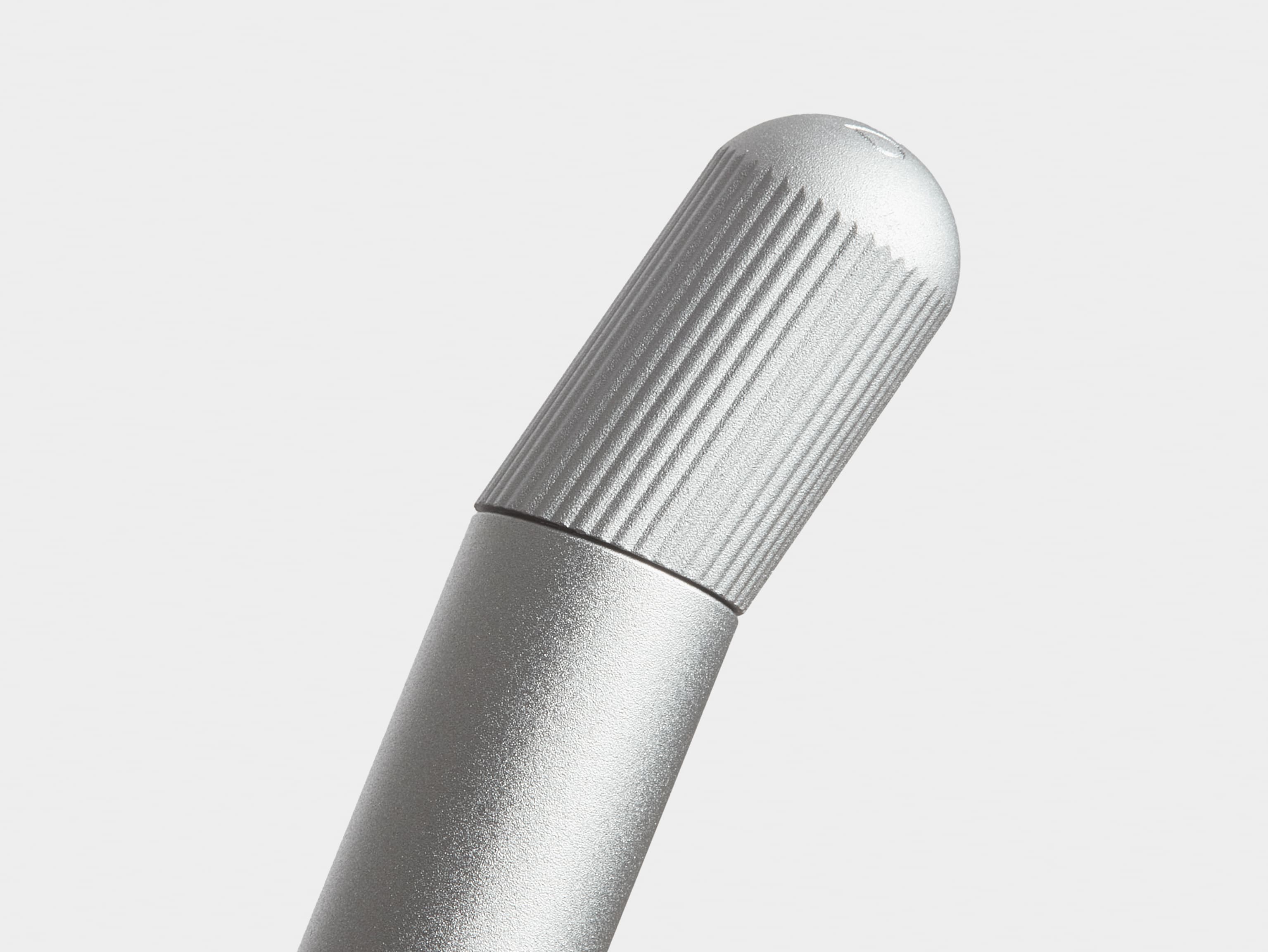 Close up of the top of a aluminium pen.