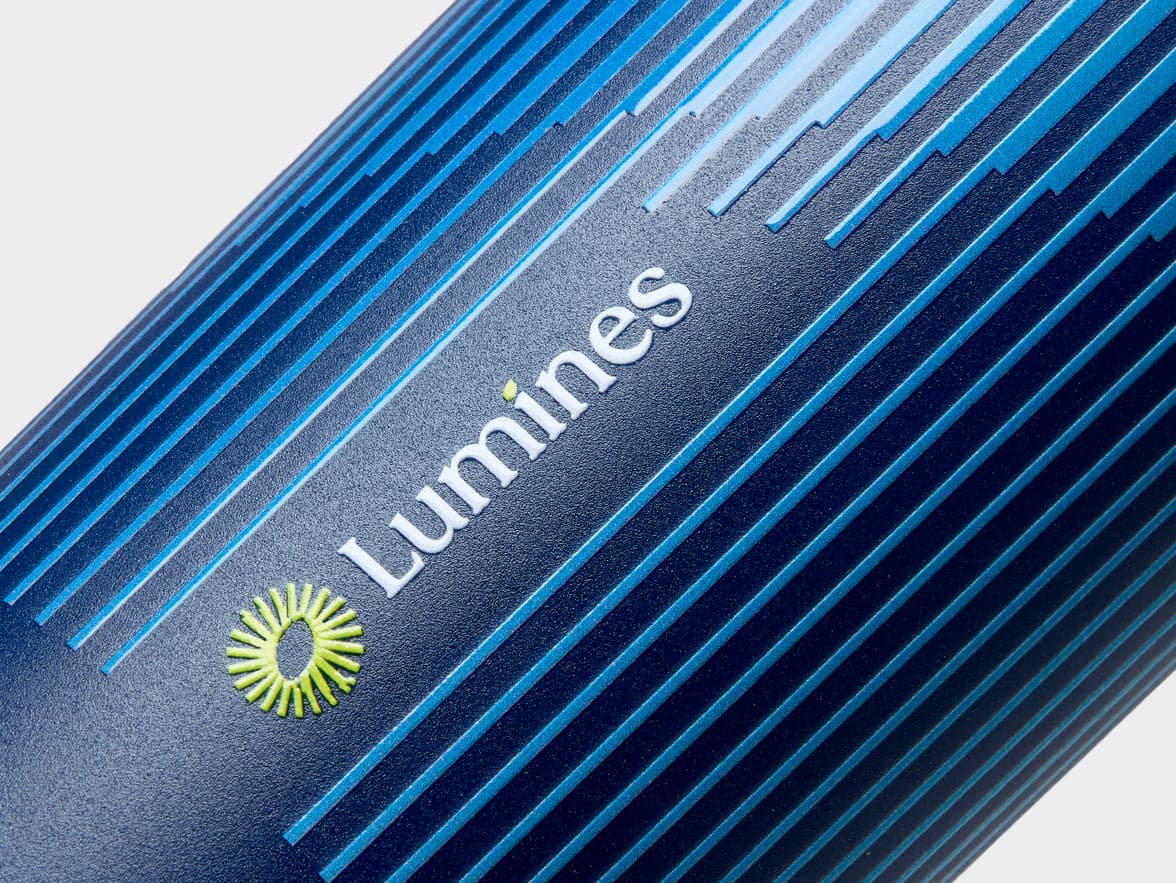 A close up image of the 360 wrap printing customization on a midnight blue MOO water bottle.