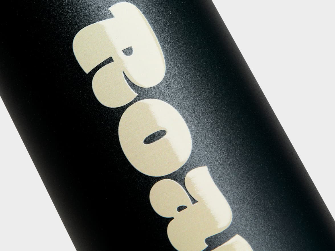 A close up image of the printing customization on a jet black MOO water bottle.